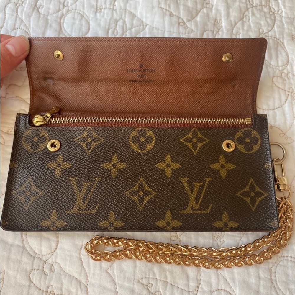 Authentic Louis Vuitton Monogram Accordion Clutch/Wristlet With Goldtone Chain! - Picture 3 of 17